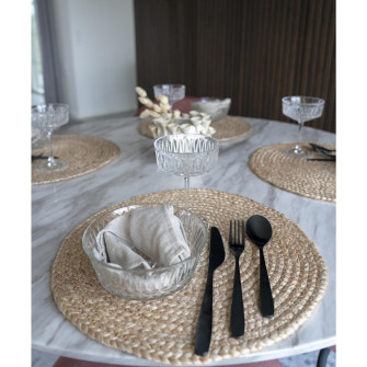 Lauamatt BOMBAY (4-osaline komplekt) — värv: looduslik toon; 38 × 38 × 0,5 cm Lauamatt BOMBAY (4-osaline komplekt) — värv: looduslik toon; 38 × 38 × 0,5 cm