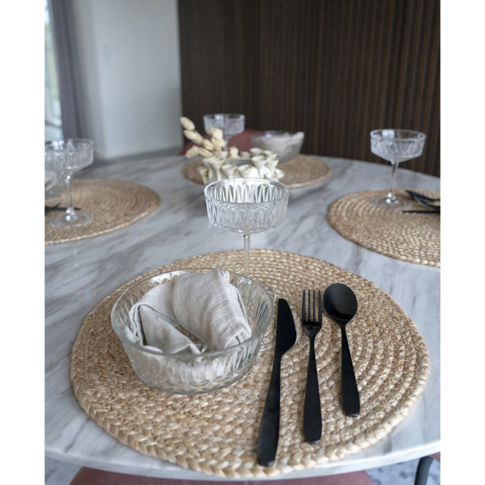 Lauamatt BOMBAY (4-osaline komplekt) — värv: looduslik toon; 38 × 38 × 0,5 cm Lauamatt BOMBAY (4-osaline komplekt) — värv: looduslik toon; 38 × 38 × 0,5 cm